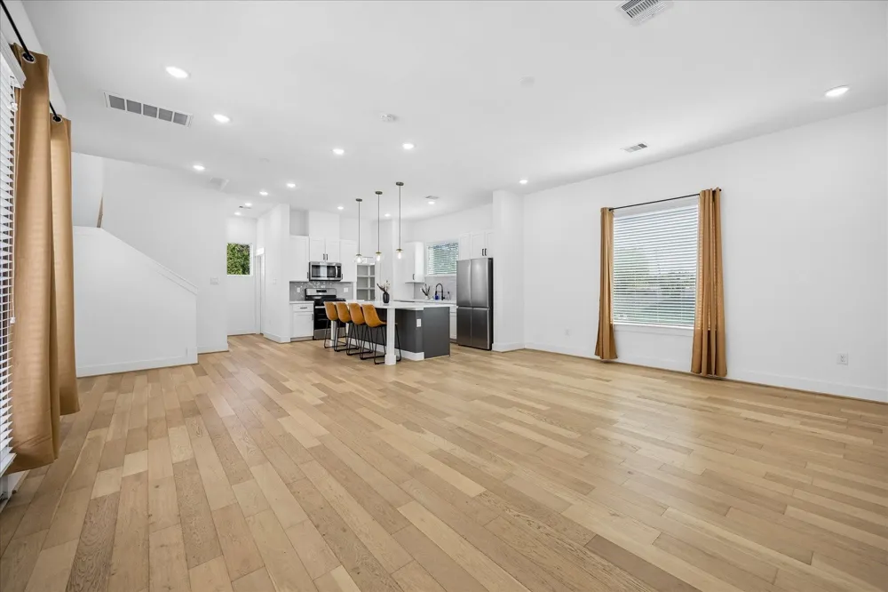 208 York Street #B Houston, TX 77003