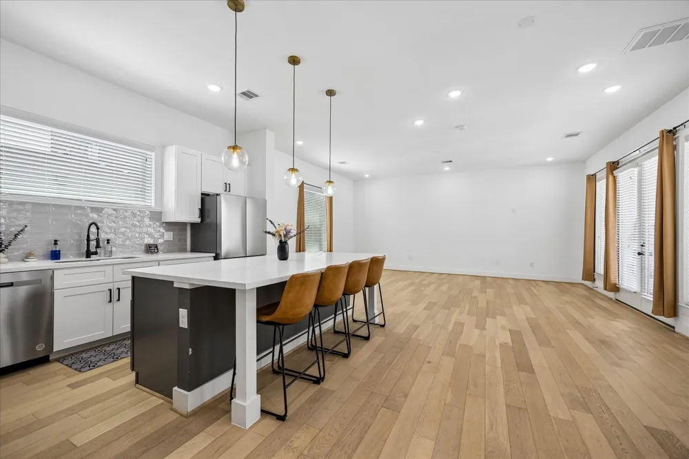 208 York Street #B Houston, TX 77003