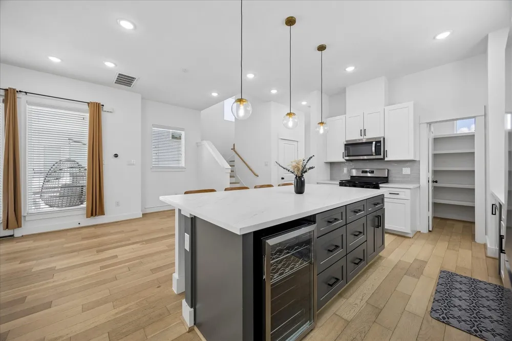 208 York Street #B Houston, TX 77003