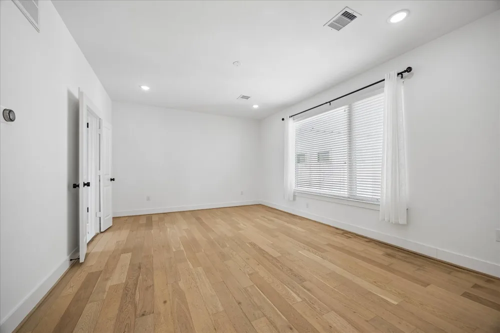 208 York Street #B Houston, TX 77003
