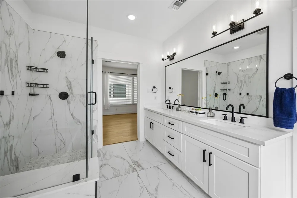 208 York Street #B Houston, TX 77003