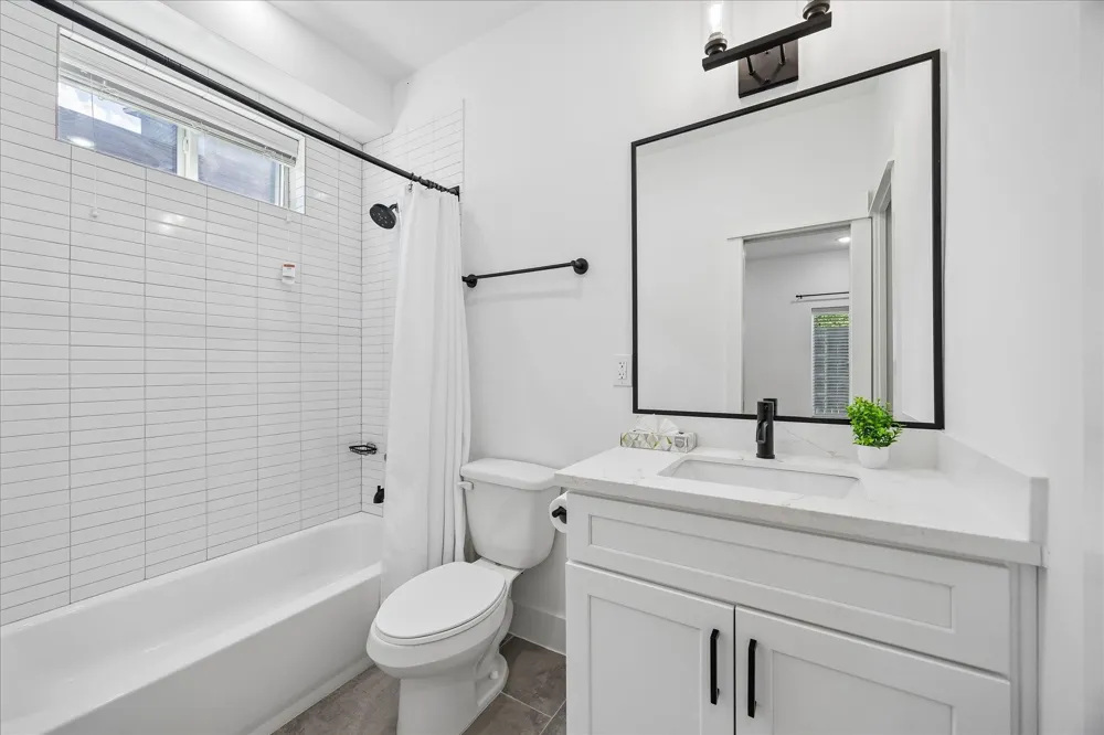 208 York Street #B Houston, TX 77003