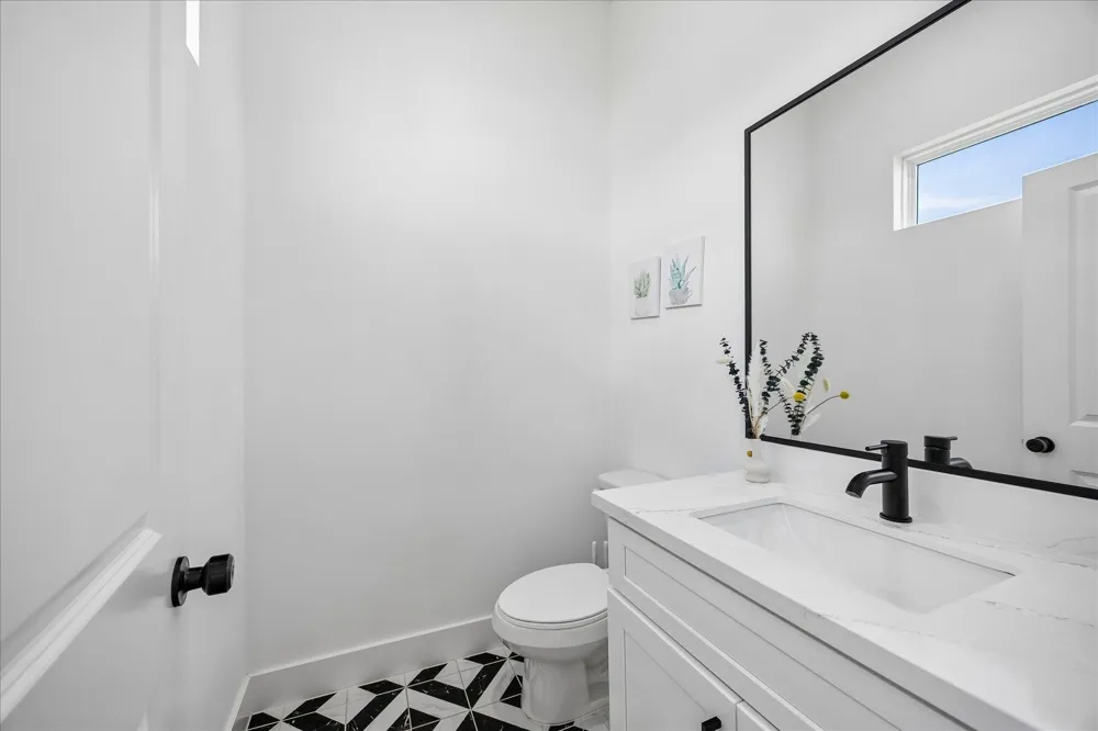 208 York Street #B Houston, TX 77003