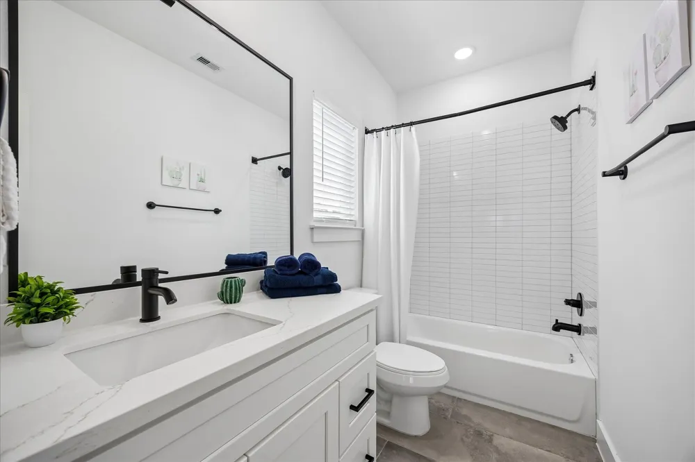 208 York Street #B Houston, TX 77003