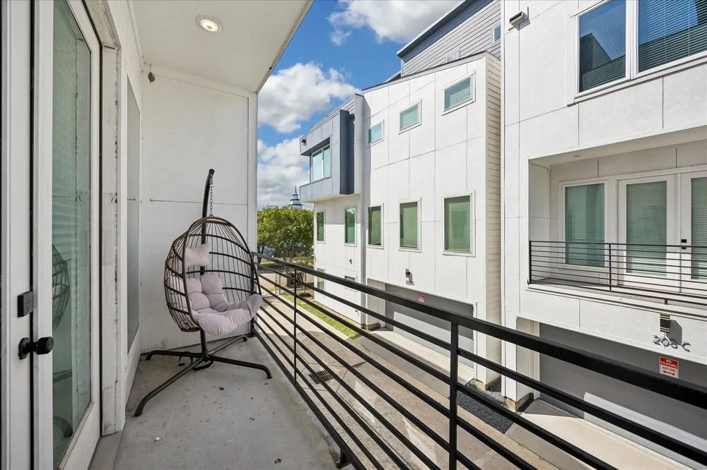 208 York Street #B Houston, TX 77003
