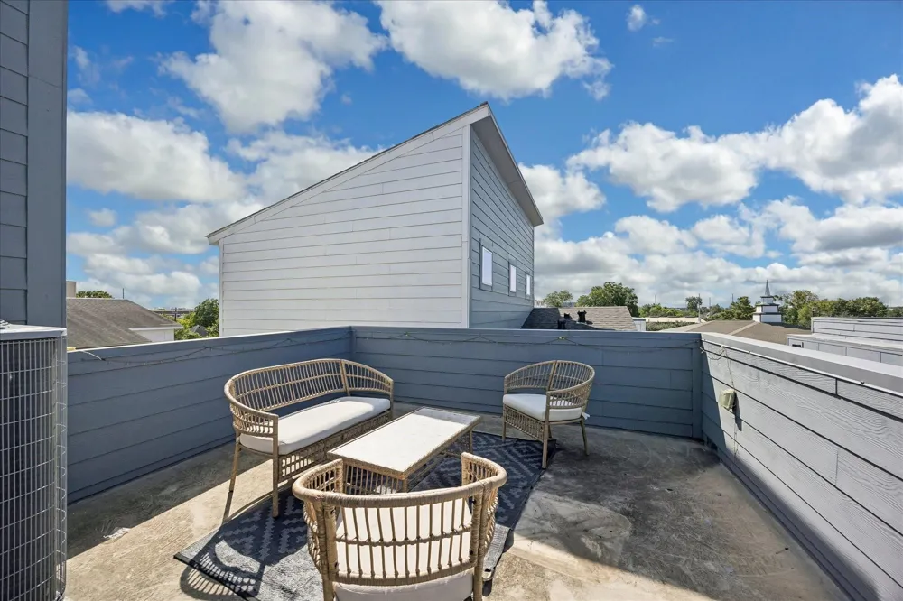208 York Street #B Houston, TX 77003