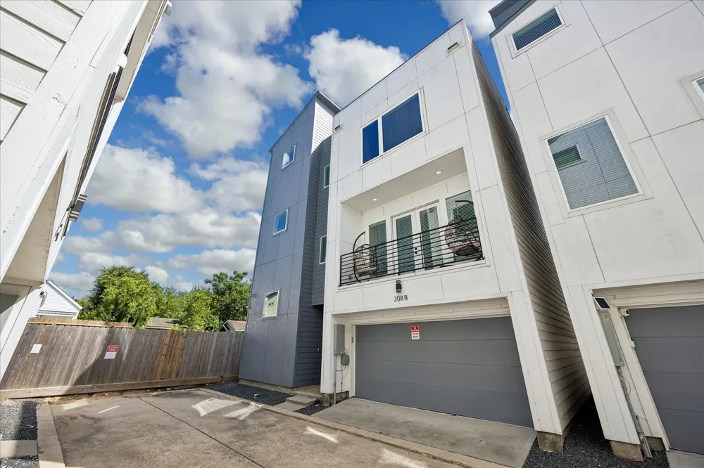 208 York Street #B Houston, TX 77003