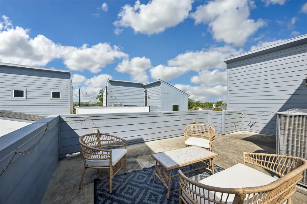 208 York Street #B Houston, TX 77003