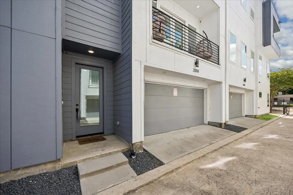 208 York Street #B Houston, TX 77003