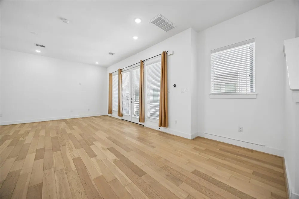 208 York Street #B Houston, TX 77003