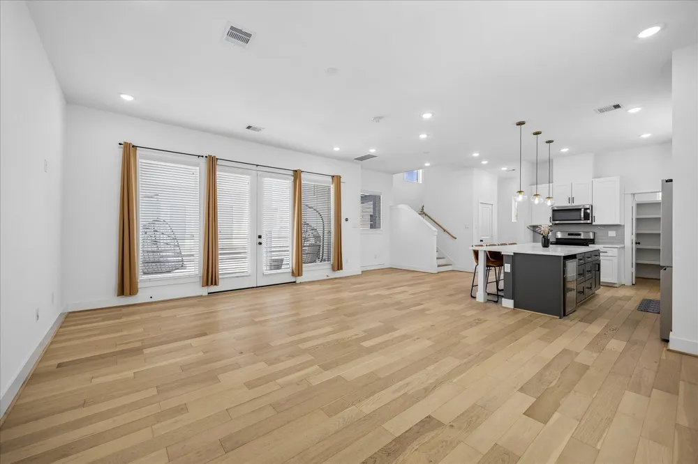 208 York Street #B Houston, TX 77003