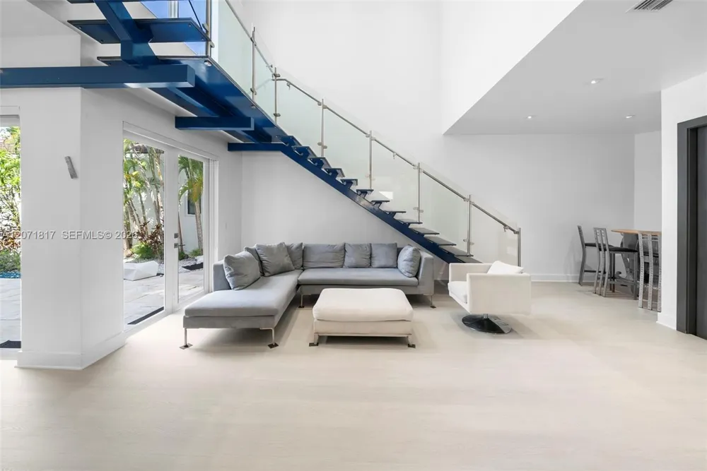 19522 NE 17th Ave Miami, FL 33179