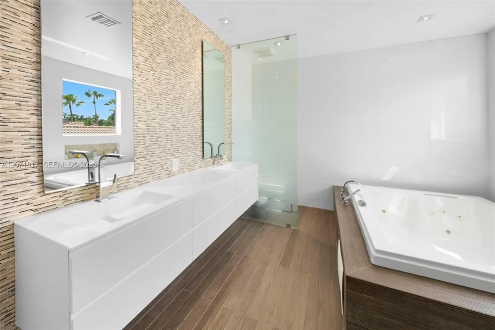 19522 NE 17th Ave Miami, FL 33179