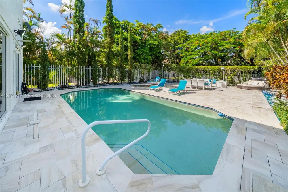19522 NE 17th Ave Miami, FL 33179