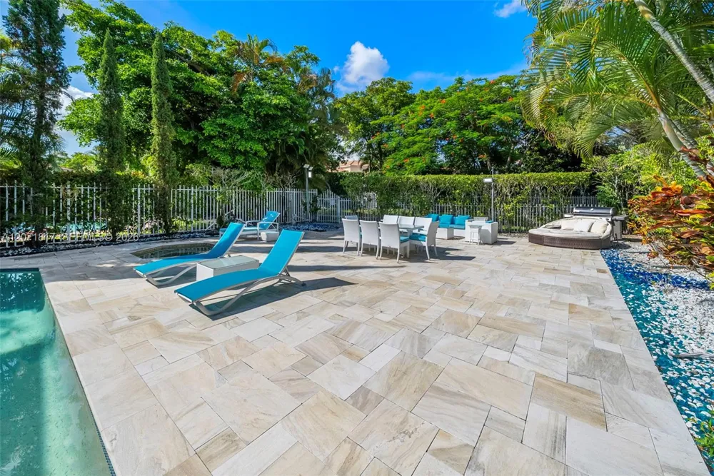 19522 NE 17th Ave Miami, FL 33179