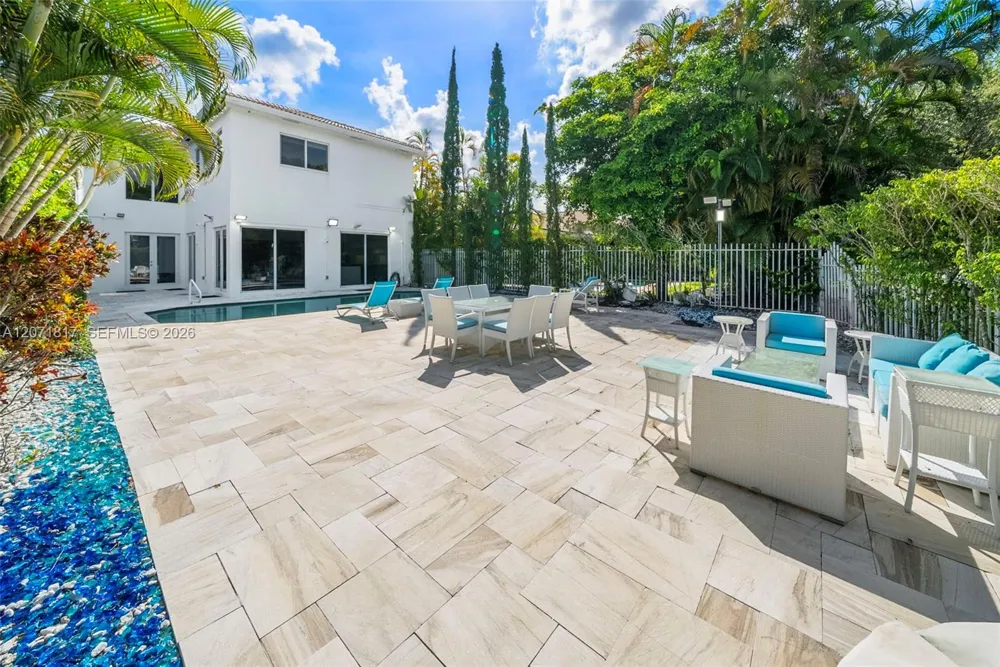 19522 NE 17th Ave Miami, FL 33179