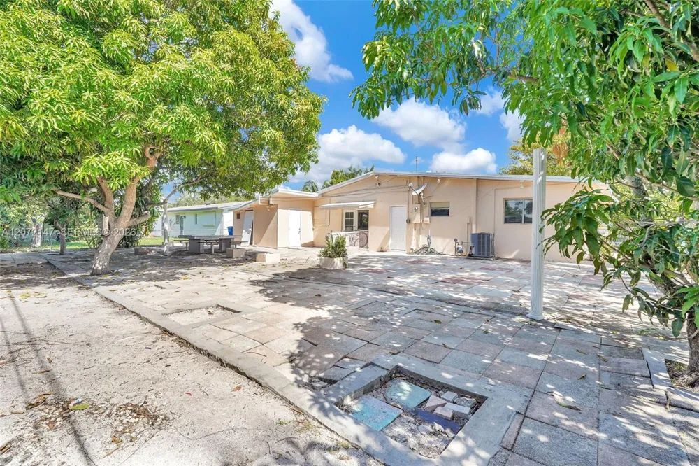 3840 SW 31st Ct West Park, FL 33023