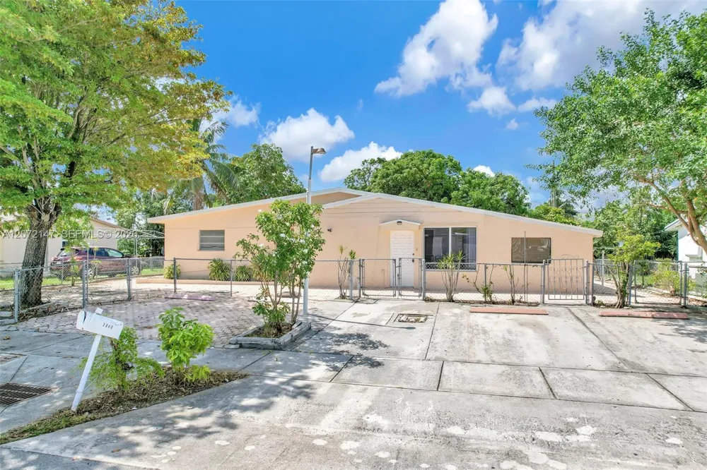3840 SW 31st Ct West Park, FL 33023