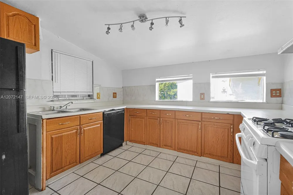 3840 SW 31st Ct West Park, FL 33023