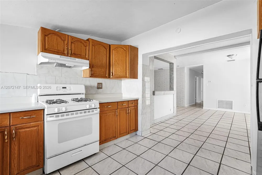 3840 SW 31st Ct West Park, FL 33023