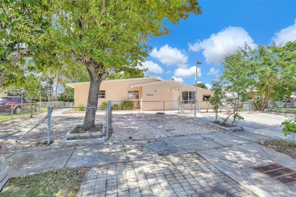 3840 SW 31st Ct West Park, FL 33023