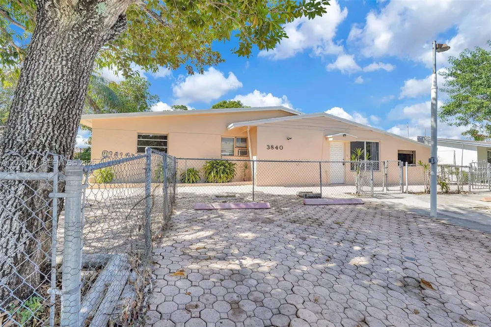 3840 SW 31st Ct West Park, FL 33023