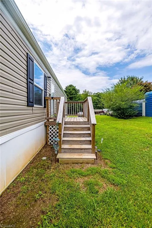 1095 Willow Creek Drive Pinnacle, NC 27043