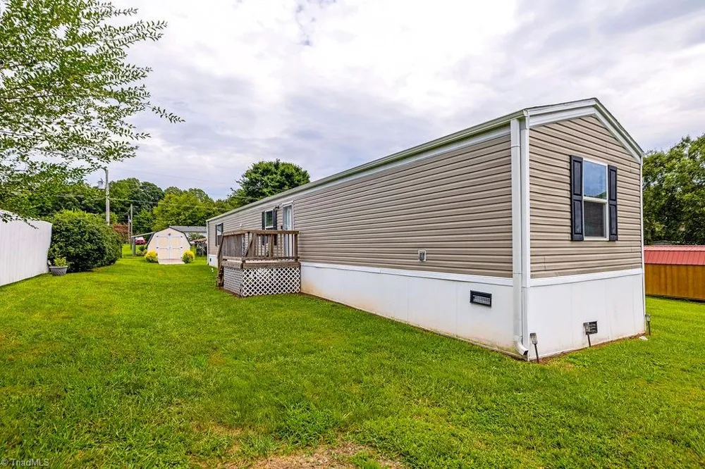 1095 Willow Creek Drive Pinnacle, NC 27043