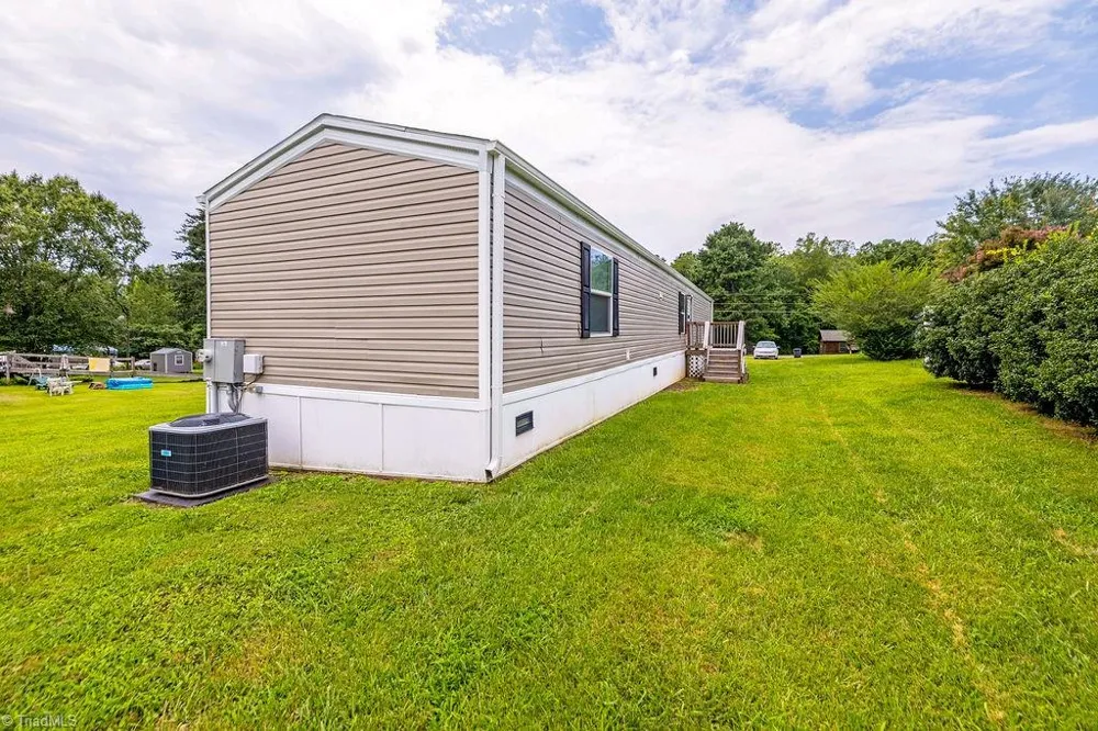 1095 Willow Creek Drive Pinnacle, NC 27043
