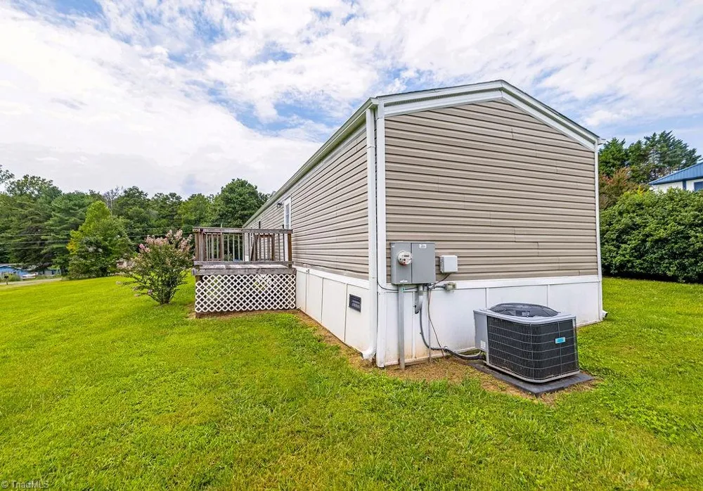 1095 Willow Creek Drive Pinnacle, NC 27043