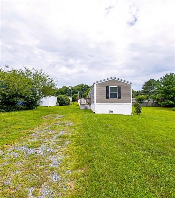 1095 Willow Creek Drive Pinnacle, NC 27043