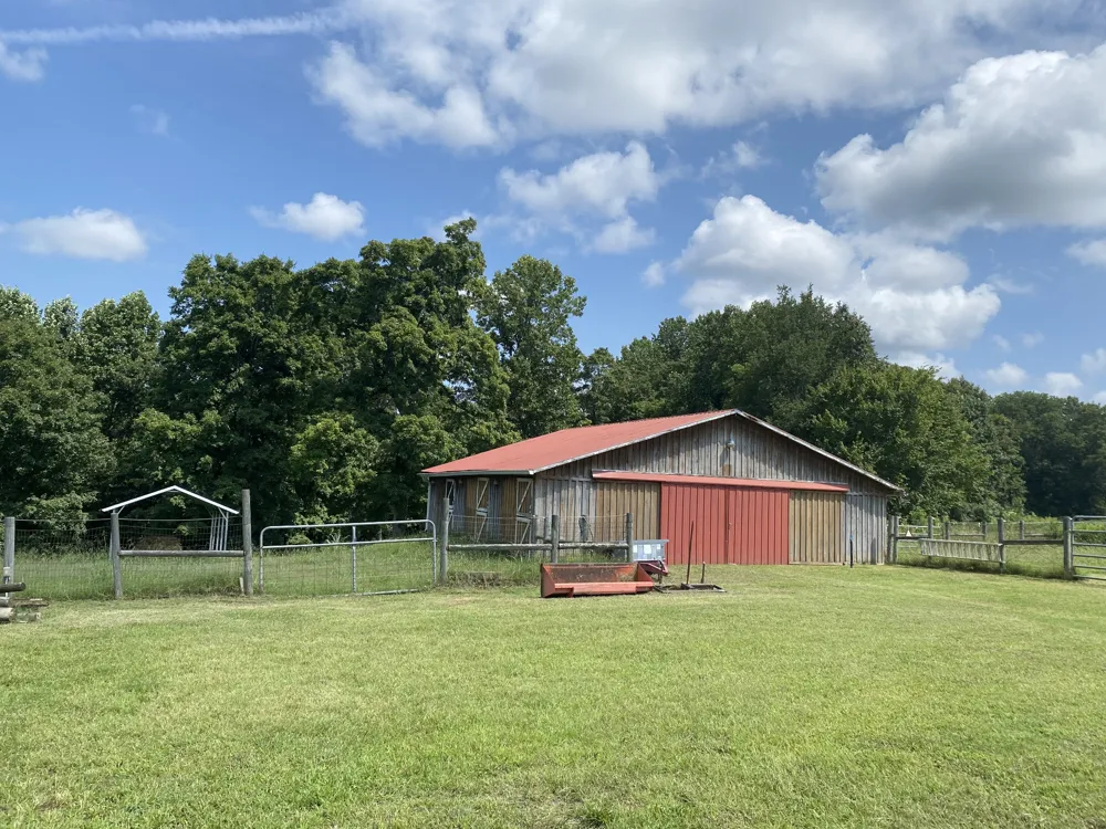 326 Sherman Rd Charlotte, TN 37036