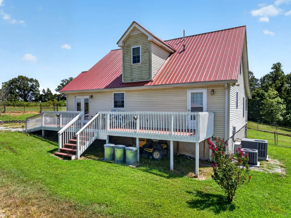 326 Sherman Rd Charlotte, TN 37036