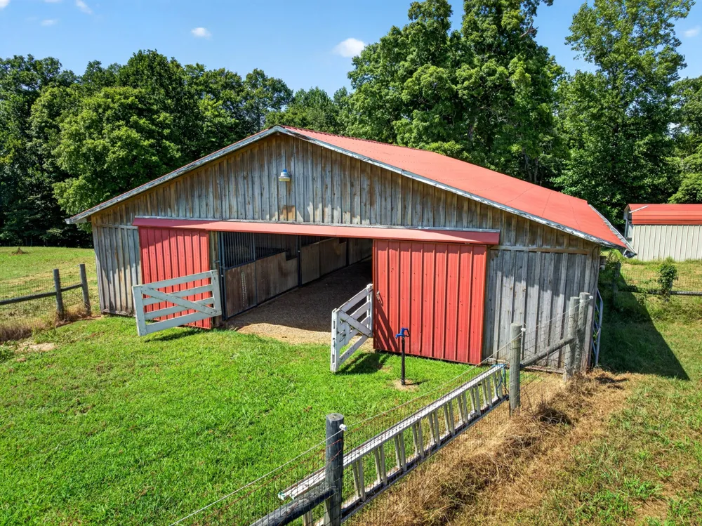 326 Sherman Rd Charlotte, TN 37036