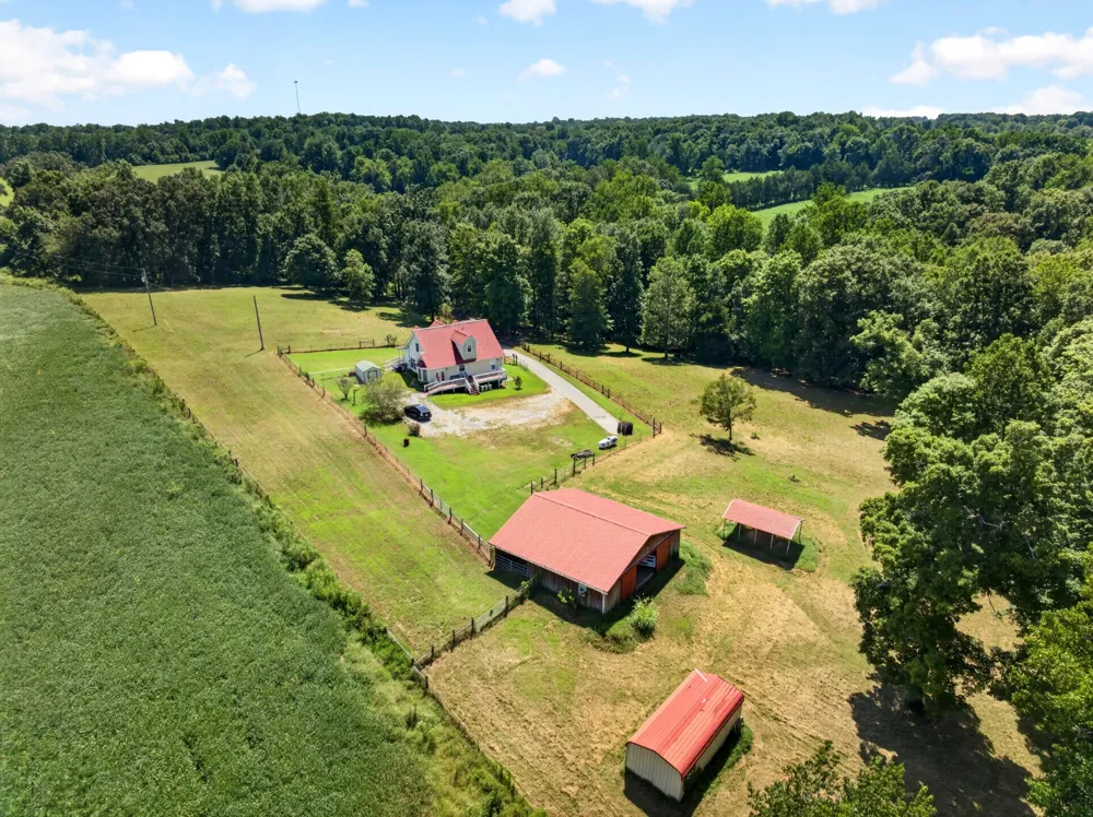 326 Sherman Rd Charlotte, TN 37036