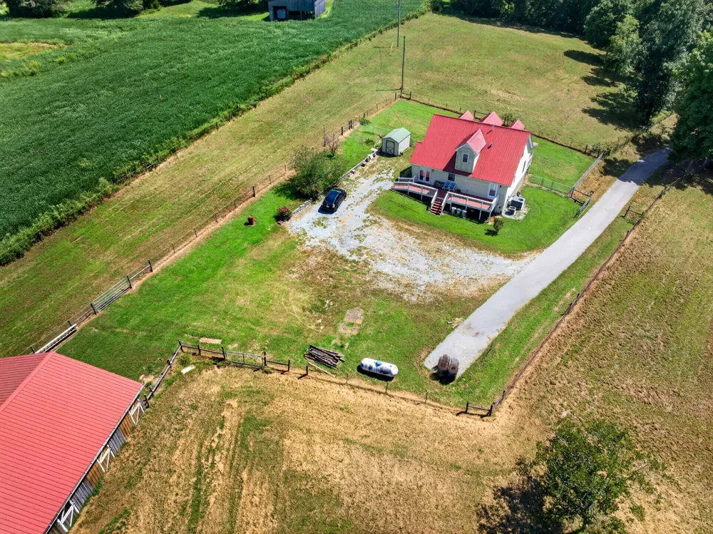 326 Sherman Rd Charlotte, TN 37036