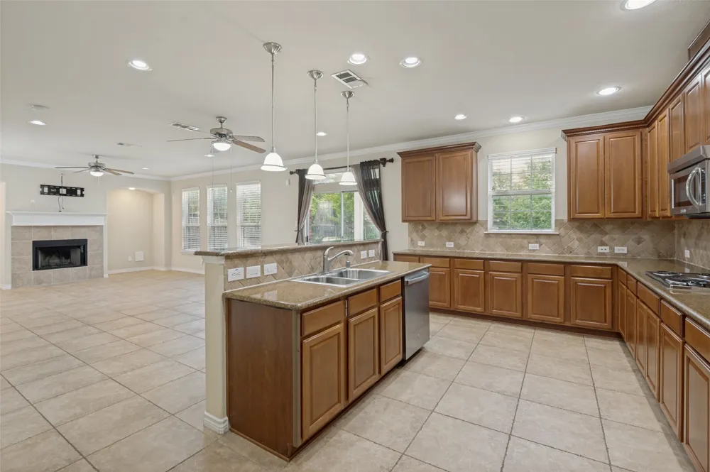 5996 Clearwater Drive The Colony, TX 75056