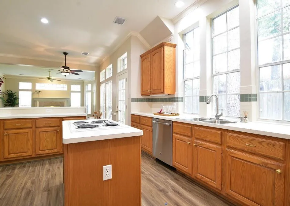 34 Reflection Point Drive E The Woodlands, TX 77381
