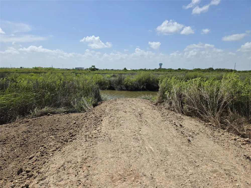 640 18th Street San Leon, TX 77539
