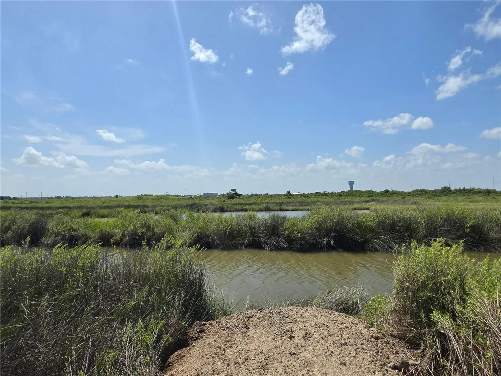 640 18th Street San Leon, TX 77539