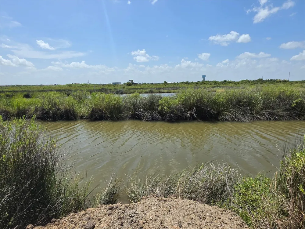 640 18th Street San Leon, TX 77539