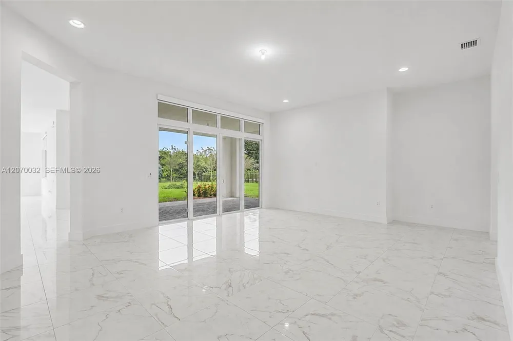 2440 SW 122nd Ter #2440 Davie, FL 33325