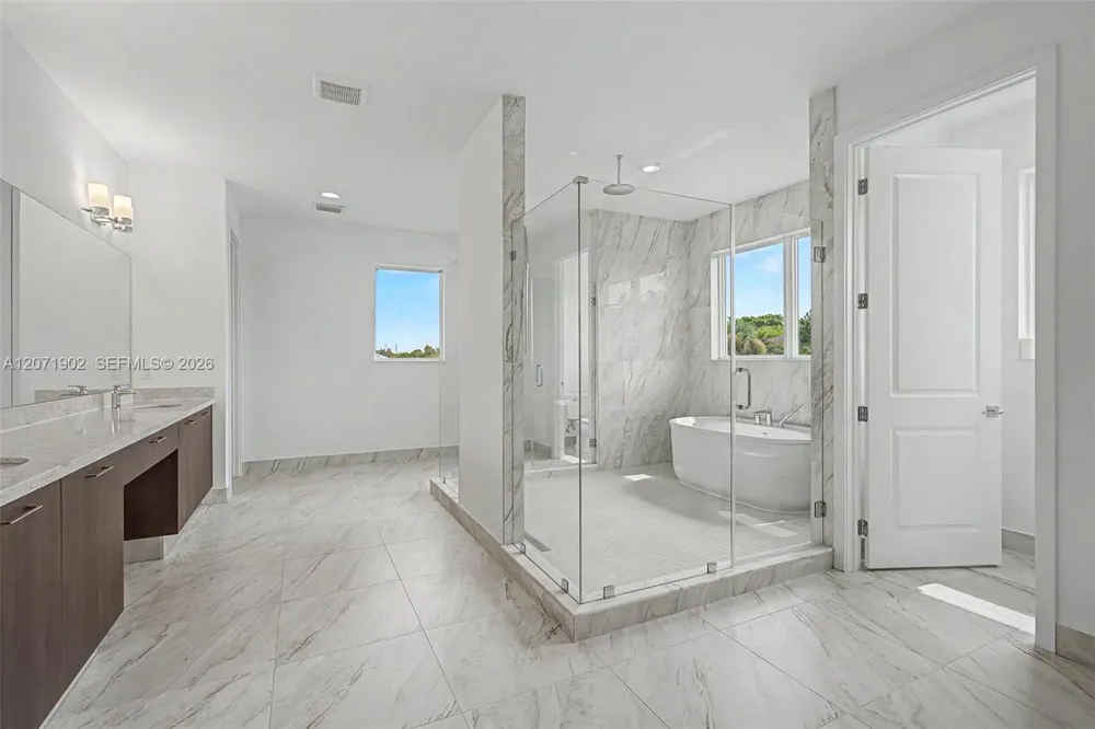 2440 SW 122nd Ter Davie, FL 33325