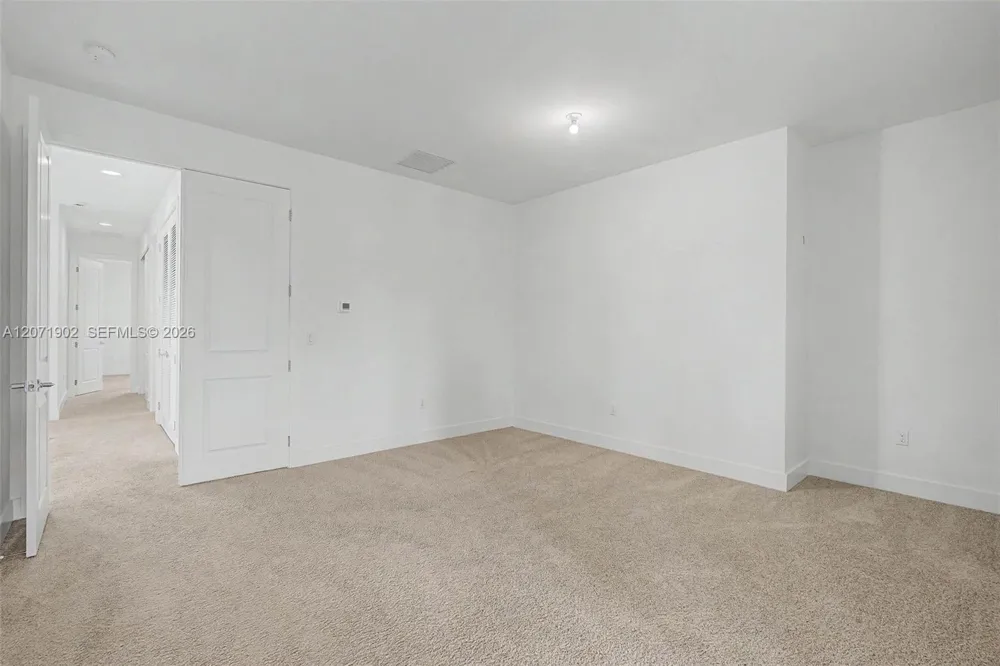 2440 SW 122nd Ter Davie, FL 33325