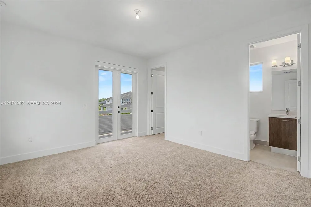 2440 SW 122nd Ter Davie, FL 33325