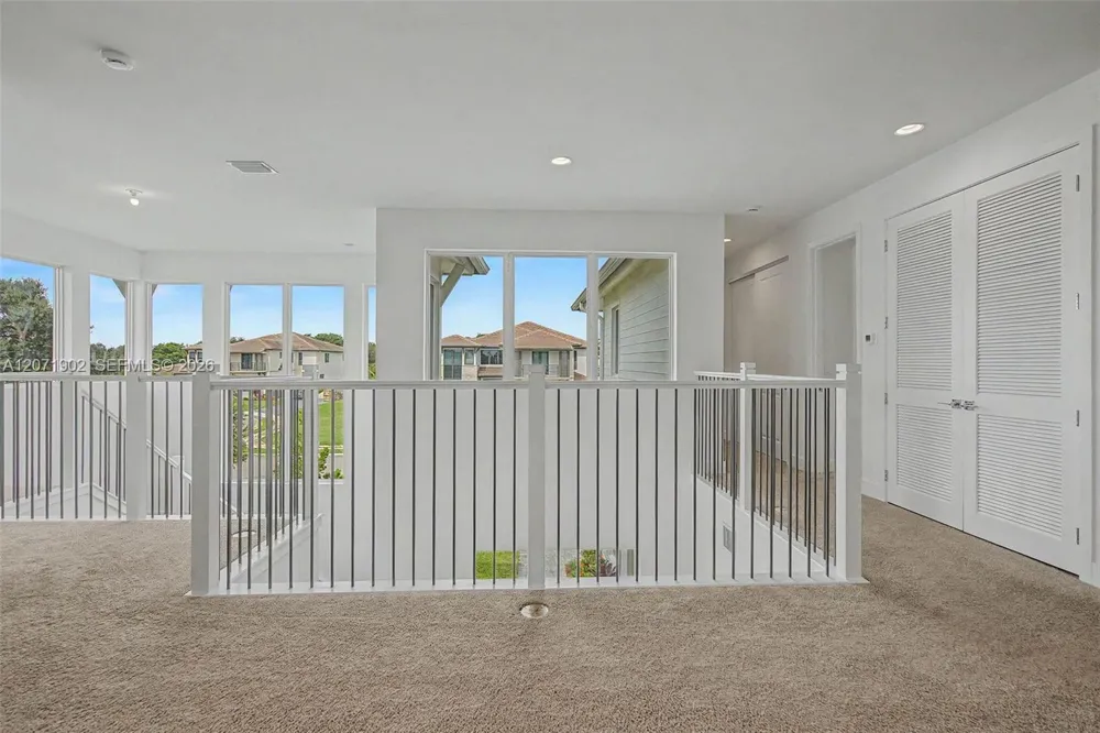 2440 SW 122nd Ter Davie, FL 33325