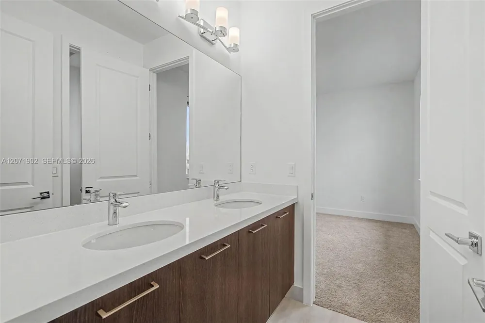 2440 SW 122nd Ter Davie, FL 33325