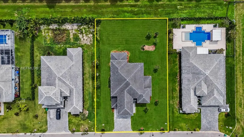 2440 SW 122nd Ter Davie, FL 33325