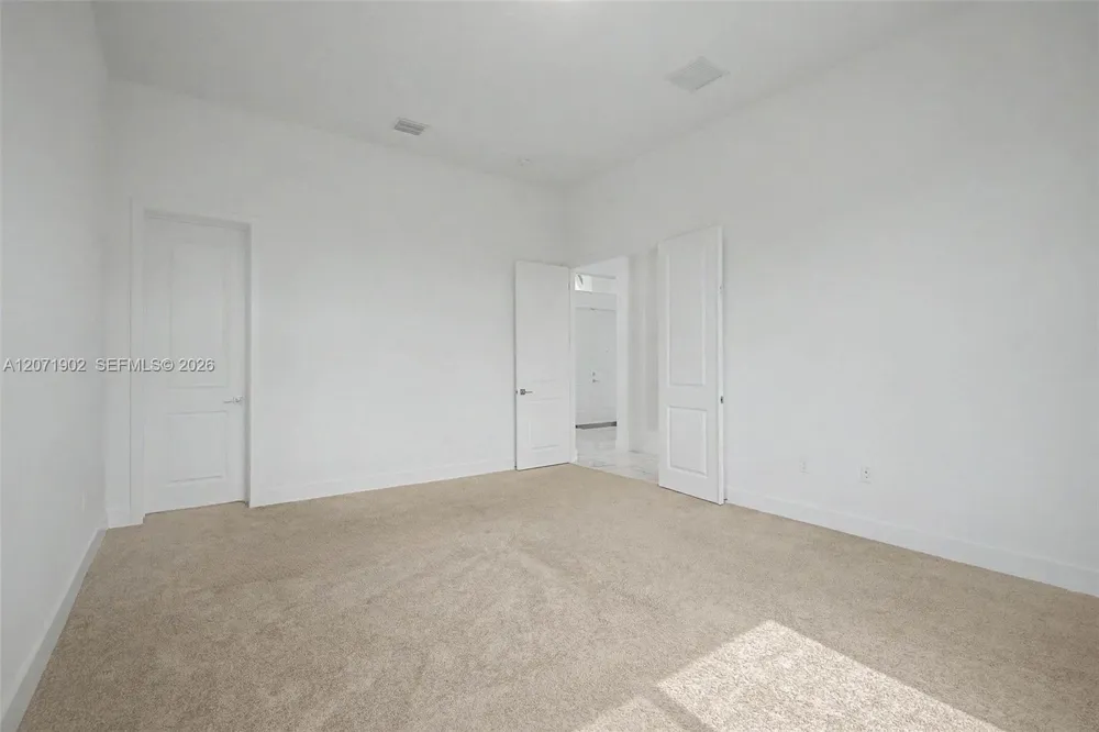 2440 SW 122nd Ter Davie, FL 33325