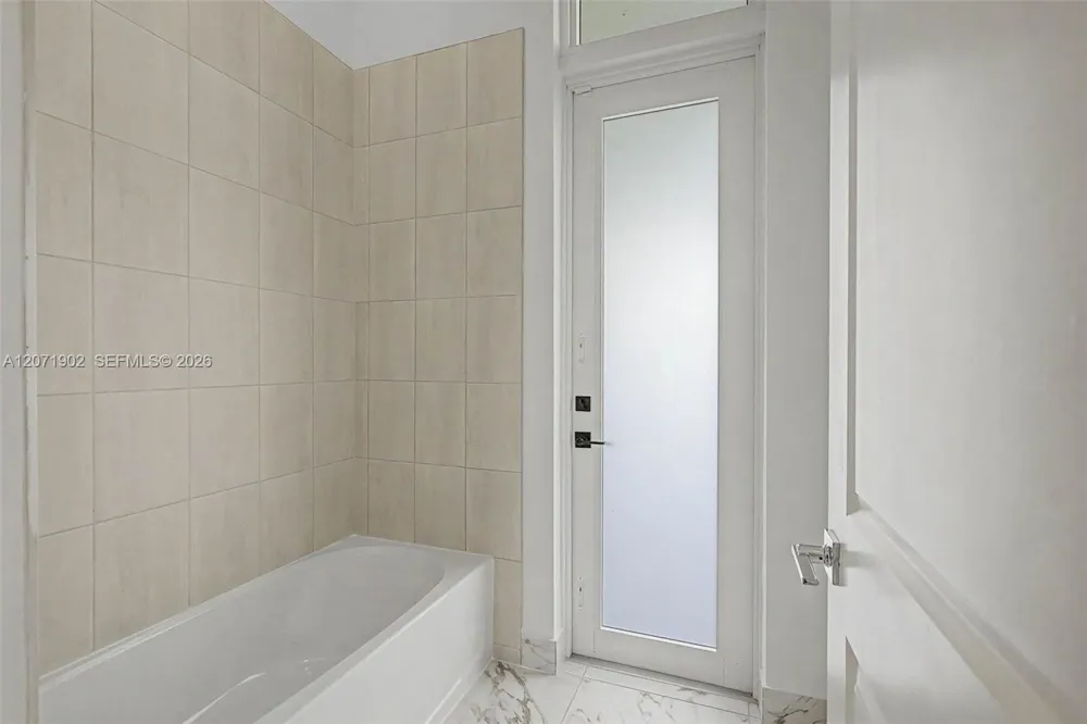 2440 SW 122nd Ter Davie, FL 33325